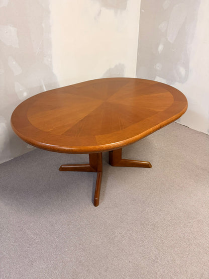 Mid Century Esstisch oval aus Holz ausziehbar in 2 Stufen