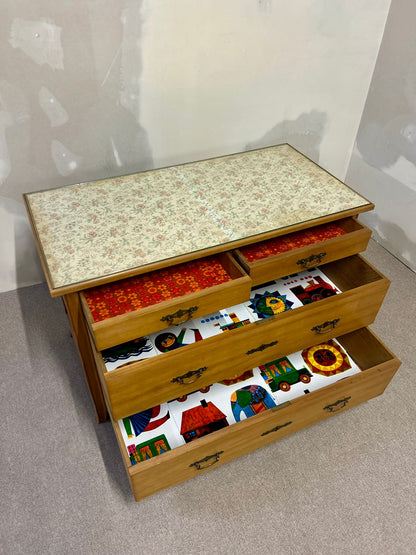 Mid Century Holz Kommode mit 4 Schubladen Vintage Glasplatte