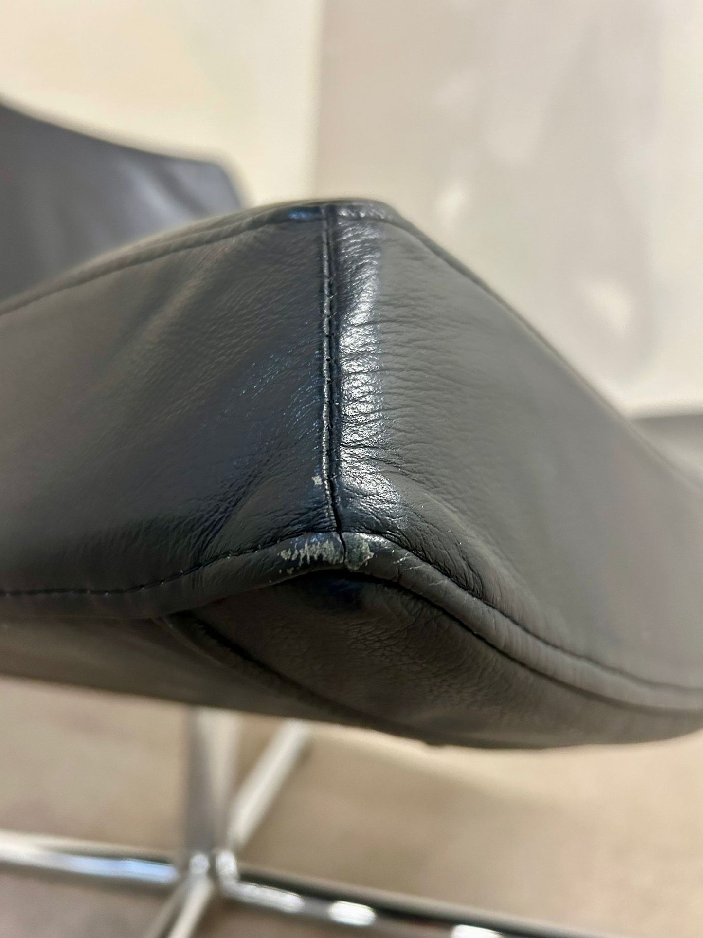 Designer Drehsessel aus Leder, schwarz, Loungesessel, Sessel