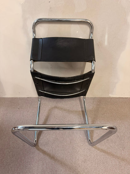 Freischwinger aus Leder mit Chromgestell im Bauhaus Stil