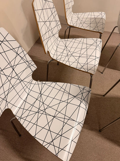 1x Ikea Vilmar Stuhl weiss schwarzen Muster, stapelbar