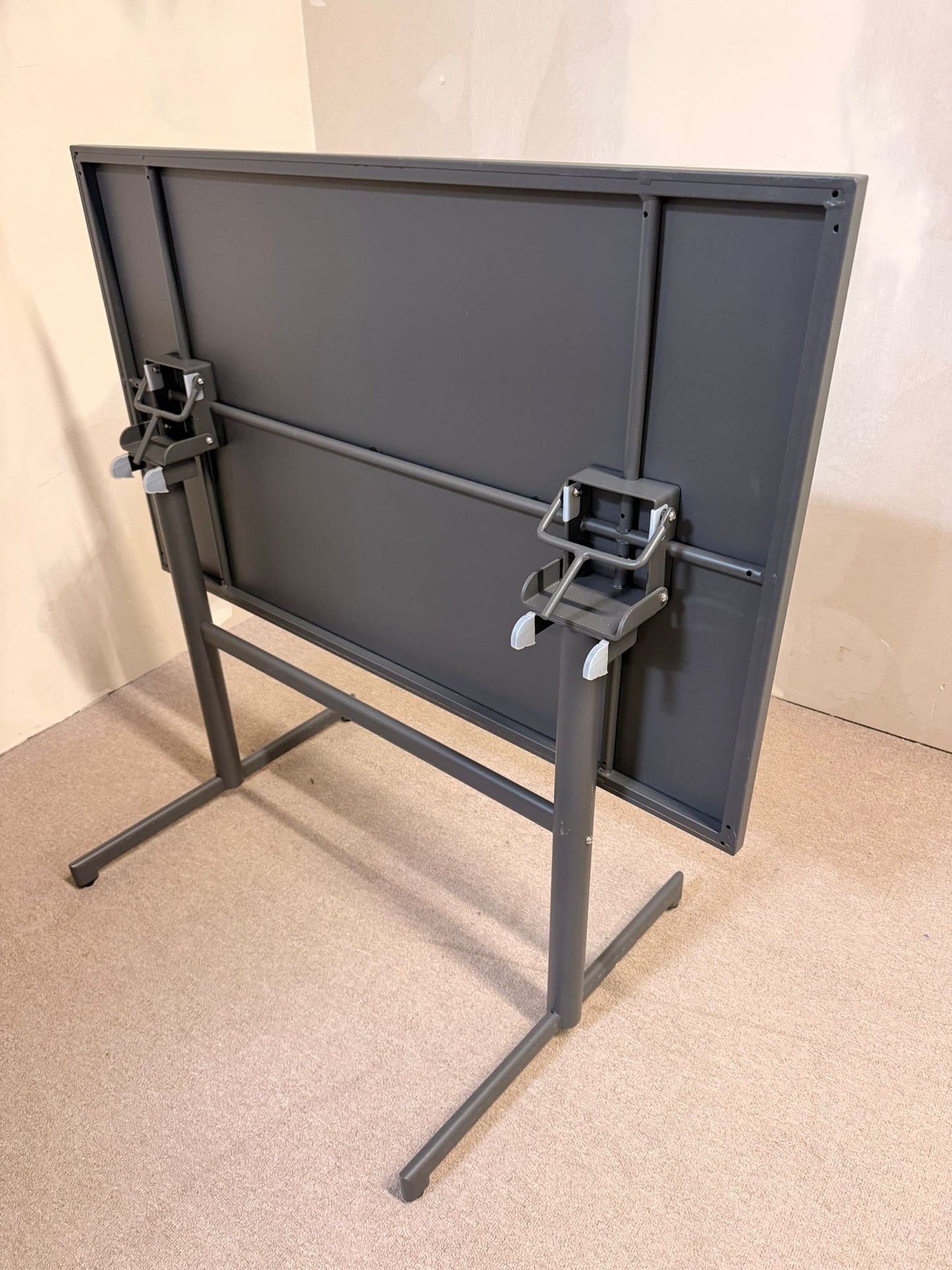 Robuster Klapptisch Gartentisch aus Metall/ Aluminium, grau