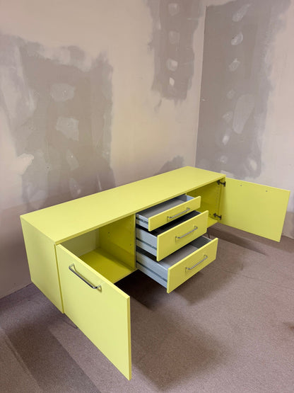Modernes limettengrünes Sideboard Büffet im Retro Stil