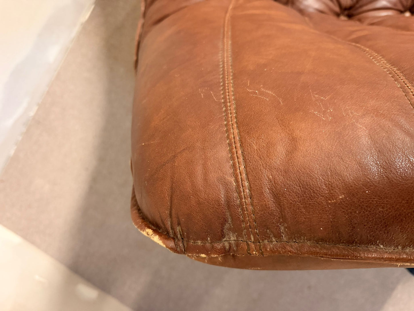 Vintage 2-sitzer Ledersofa mit Bambusgestell aus den 60er