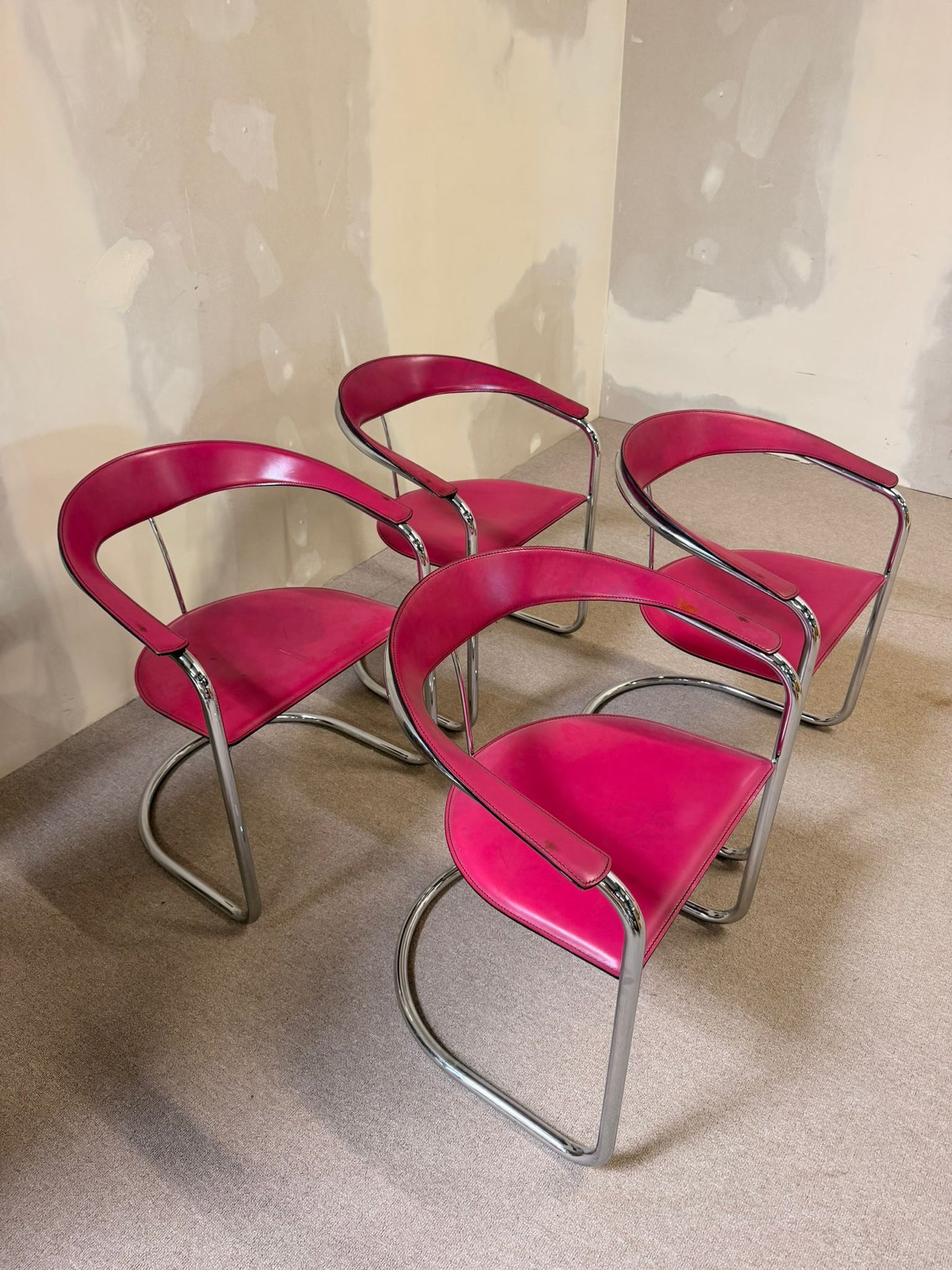 Seltene Canasta Freischwinger Stühle in Pink Arrben Italy