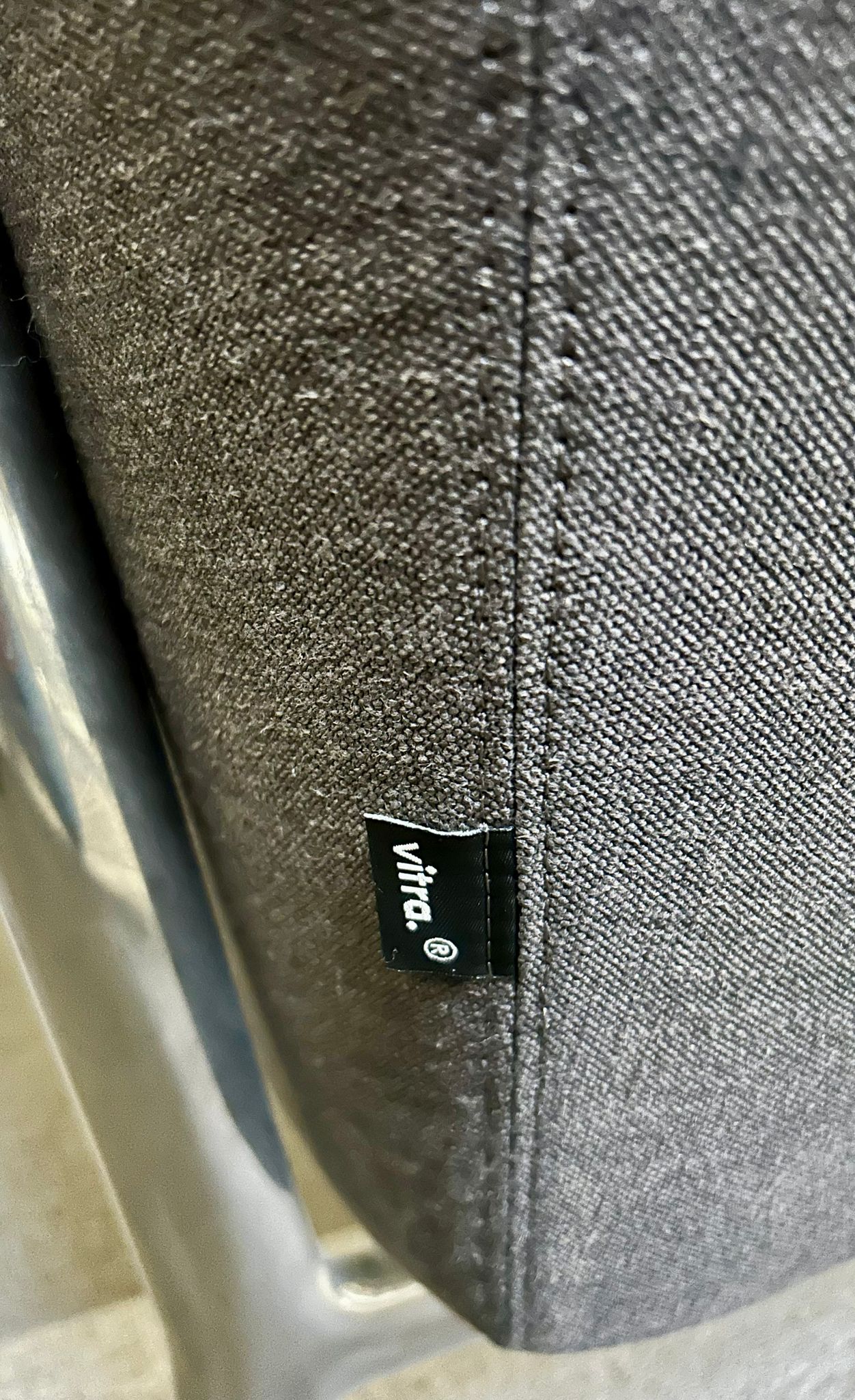 Vitra Suita Sofa, dunkelgrau modulares Ecksofa mit Ablage