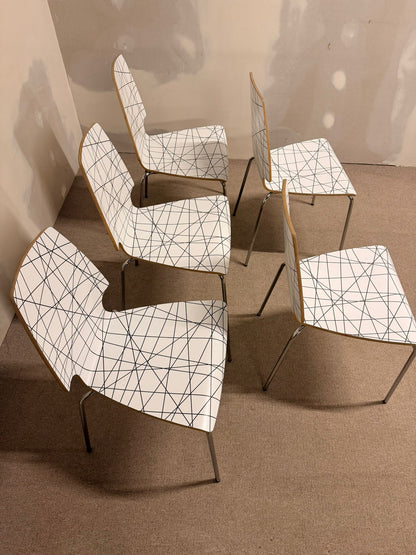1x Ikea Vilmar Stuhl weiss schwarzen Muster, stapelbar