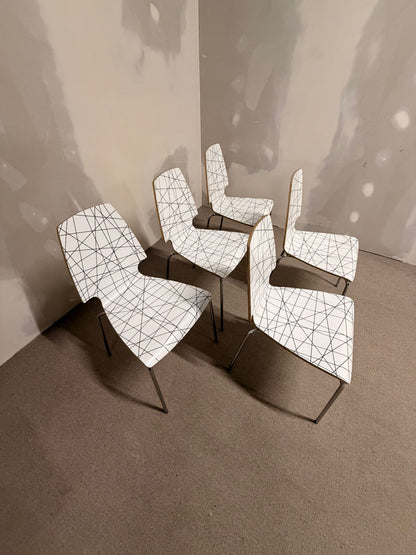 1x Ikea Vilmar Stuhl weiss schwarzen Muster, stapelbar