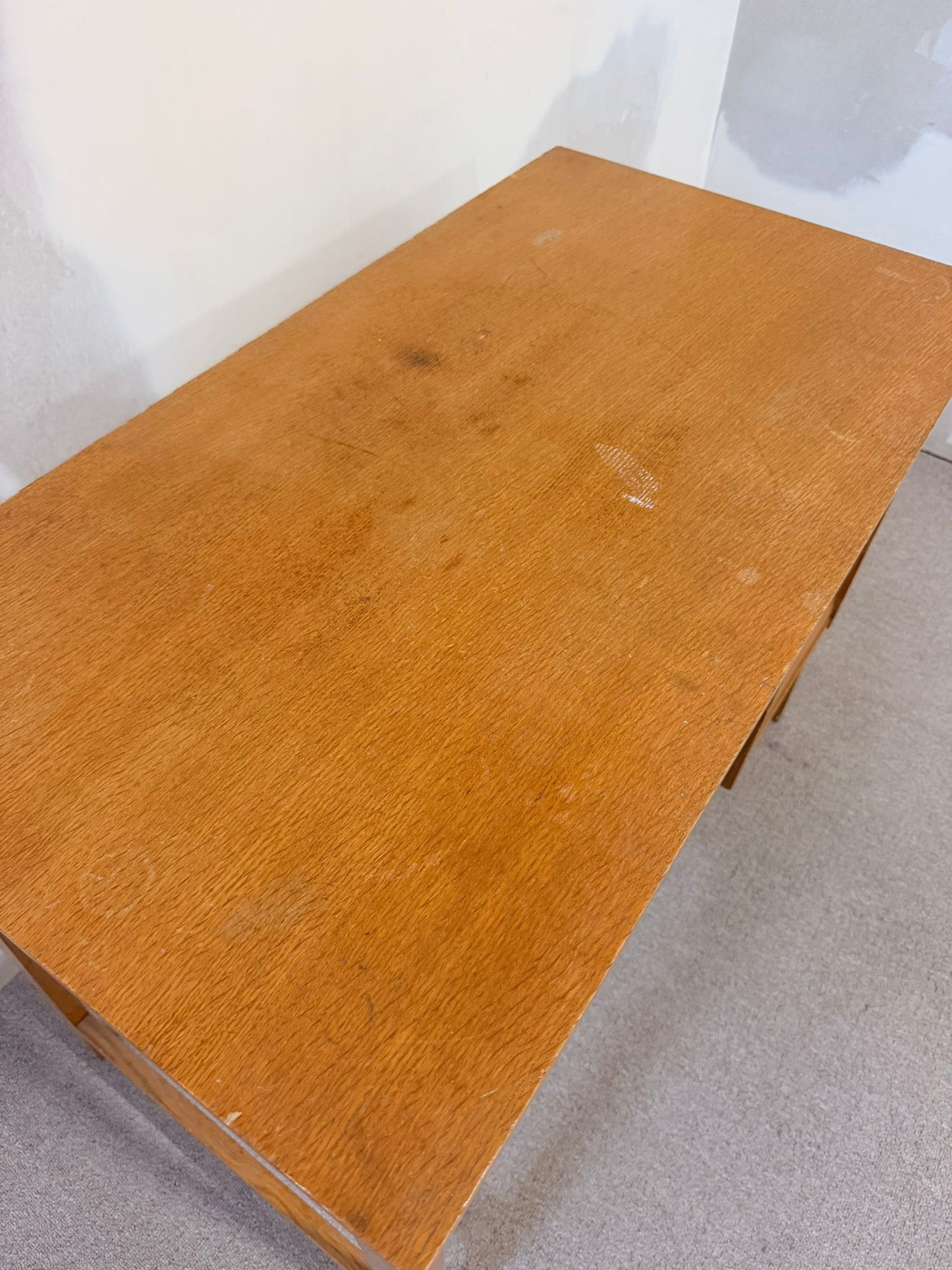 Vintage Schreibtisch aus Holz im Mid-Century Stil