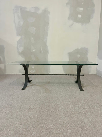 Eleganter Glastisch mit Gusseisen Fussgestell