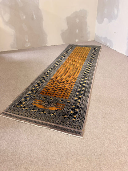 Orientalischer Teppich Läufer mit geometrischem Muster