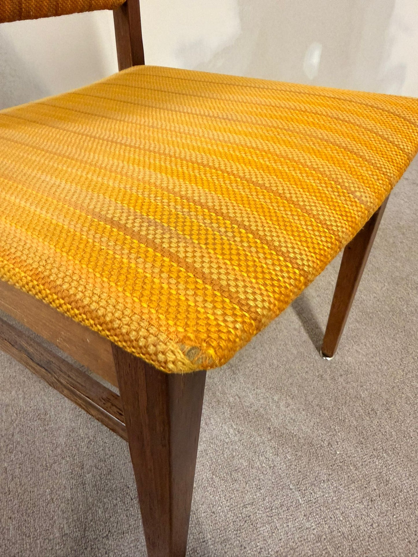 Mid Century Stuhl 70er Jahre Strukturstoff Holz