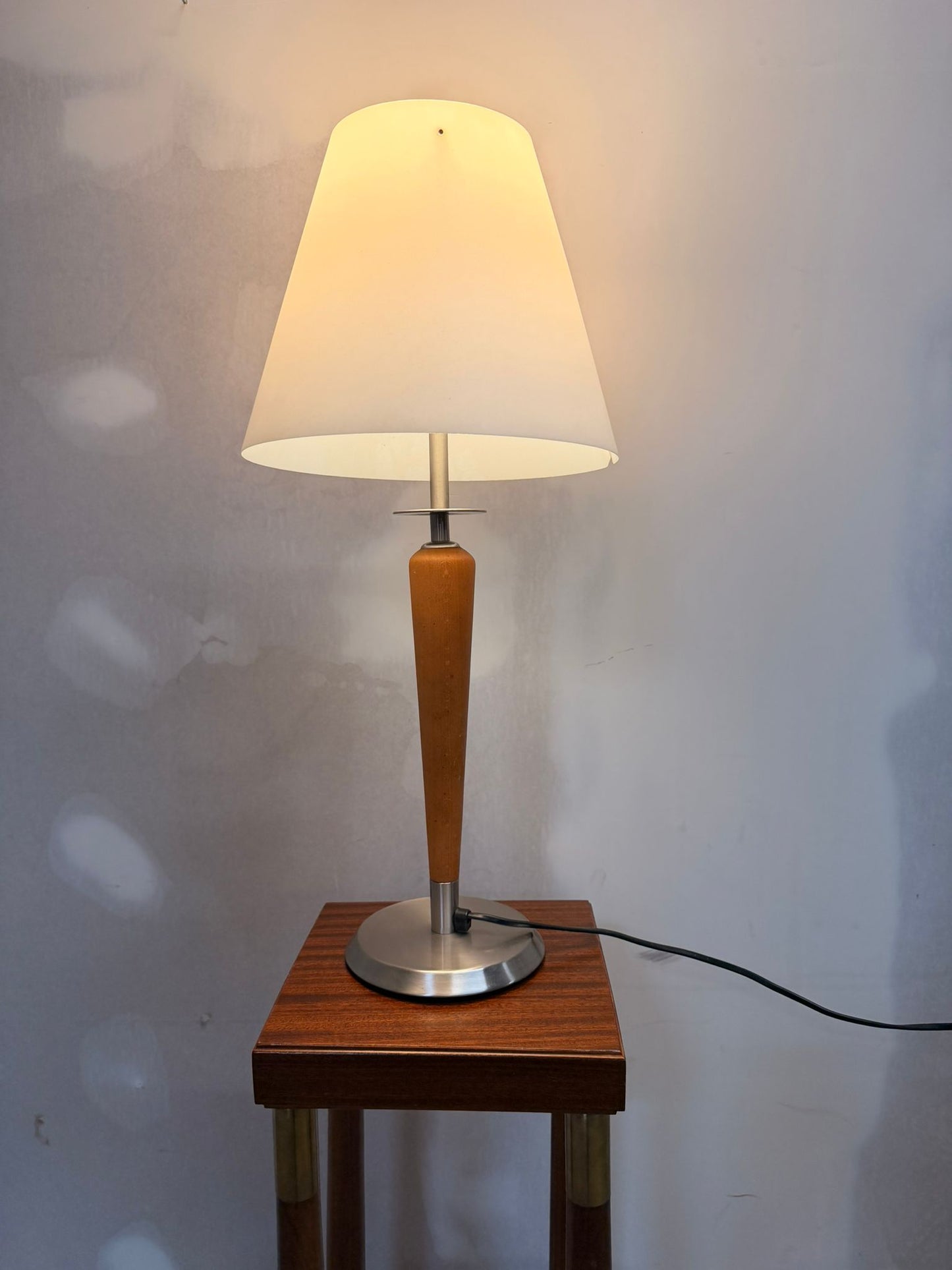 Vintage Tischlampe im Art Deco Stil mit weissem Lampenschirm