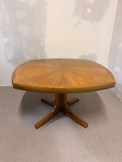 Dänischer ausziehbarer Mid Century Teak Esstisch