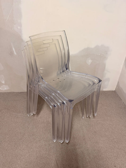 Designer Stühle aus Acrylglas, transparent und stapelbar