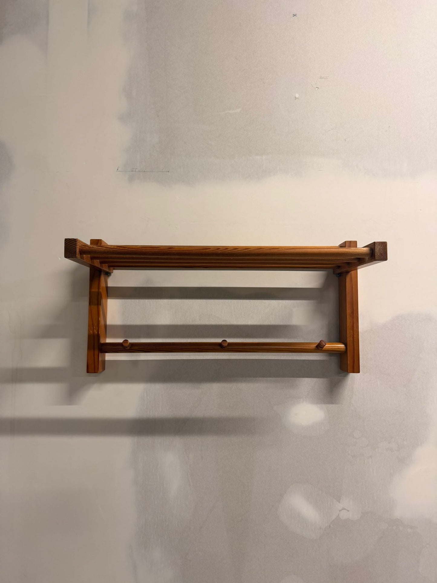 Dänische Mid Century Wandgarderobe Teakholz 1960`s Hutablage