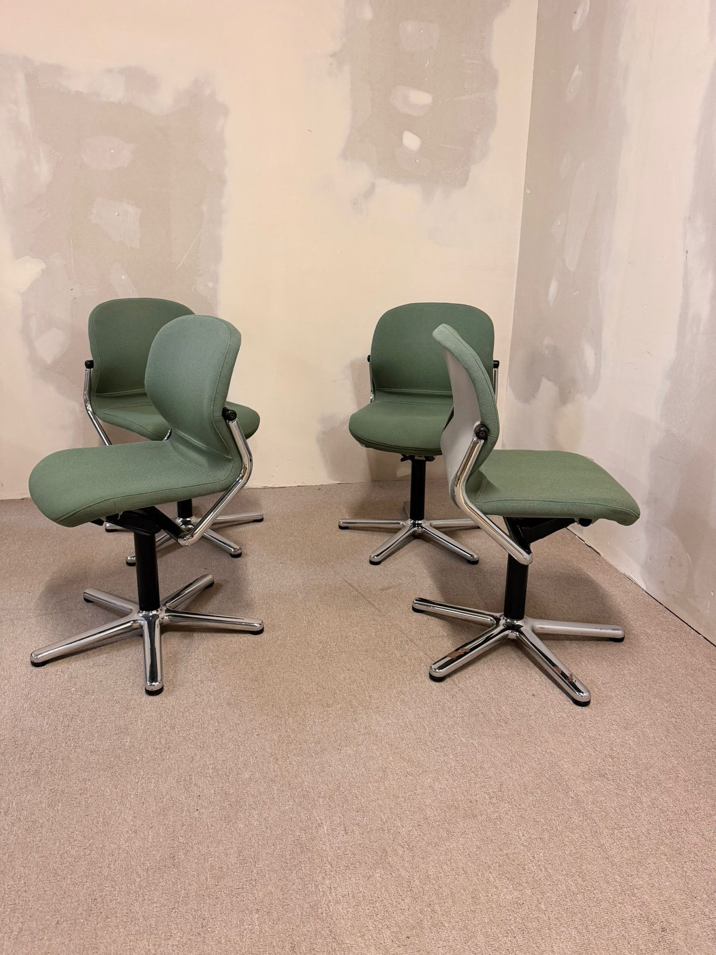 Ikonische Wilkhahn Drehstühle 211/21 Space Age Stühle