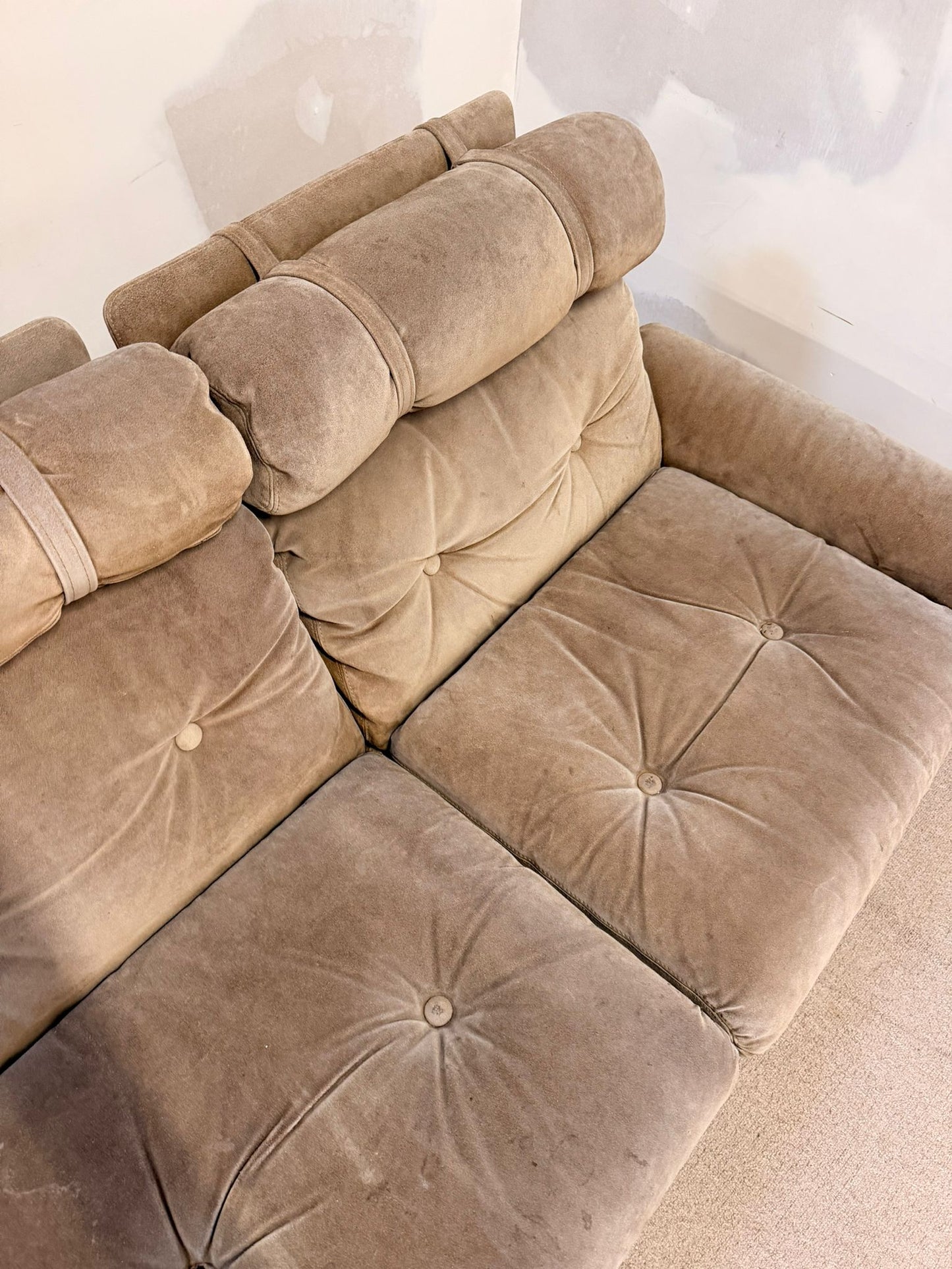 Italienisches modulares 70er Jahre Wildleder Sofa 2-Sitzer