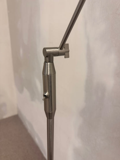 Filigrane Stehlampe Leseleuchte mit Schwenkarm, Edelstahl