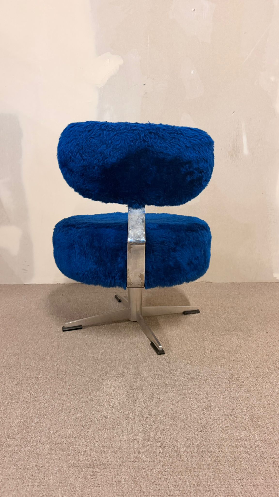 70er Jahre Mid Century Plüschsessel drehbar in Blau