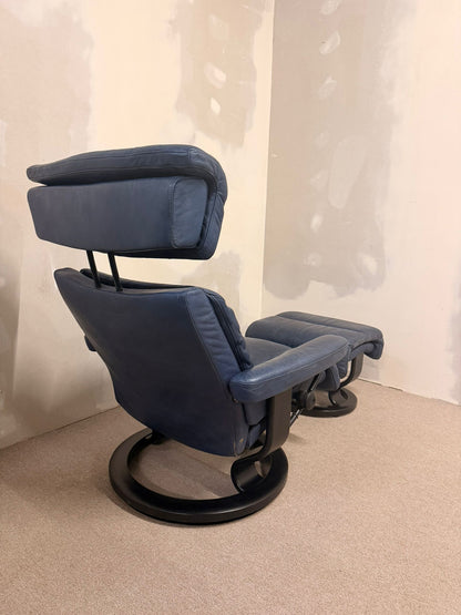 Ledersessel Relaxsessel von Stressless + Ottoman (L) in blau