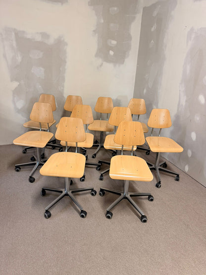 Schweizer Atelier Embru Schulstuhl Bürostuhl mit Rollen 38x