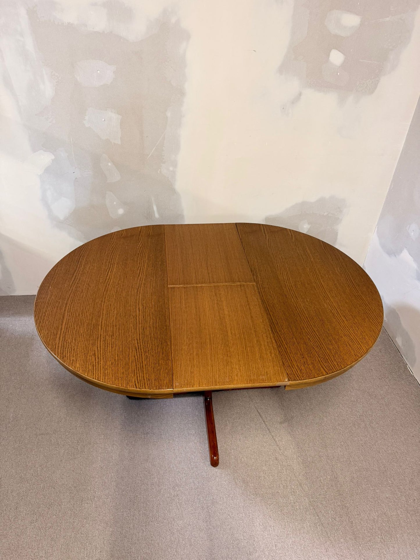 Runder ausziehbarer Mid-Century Esstisch, Dänisches Design