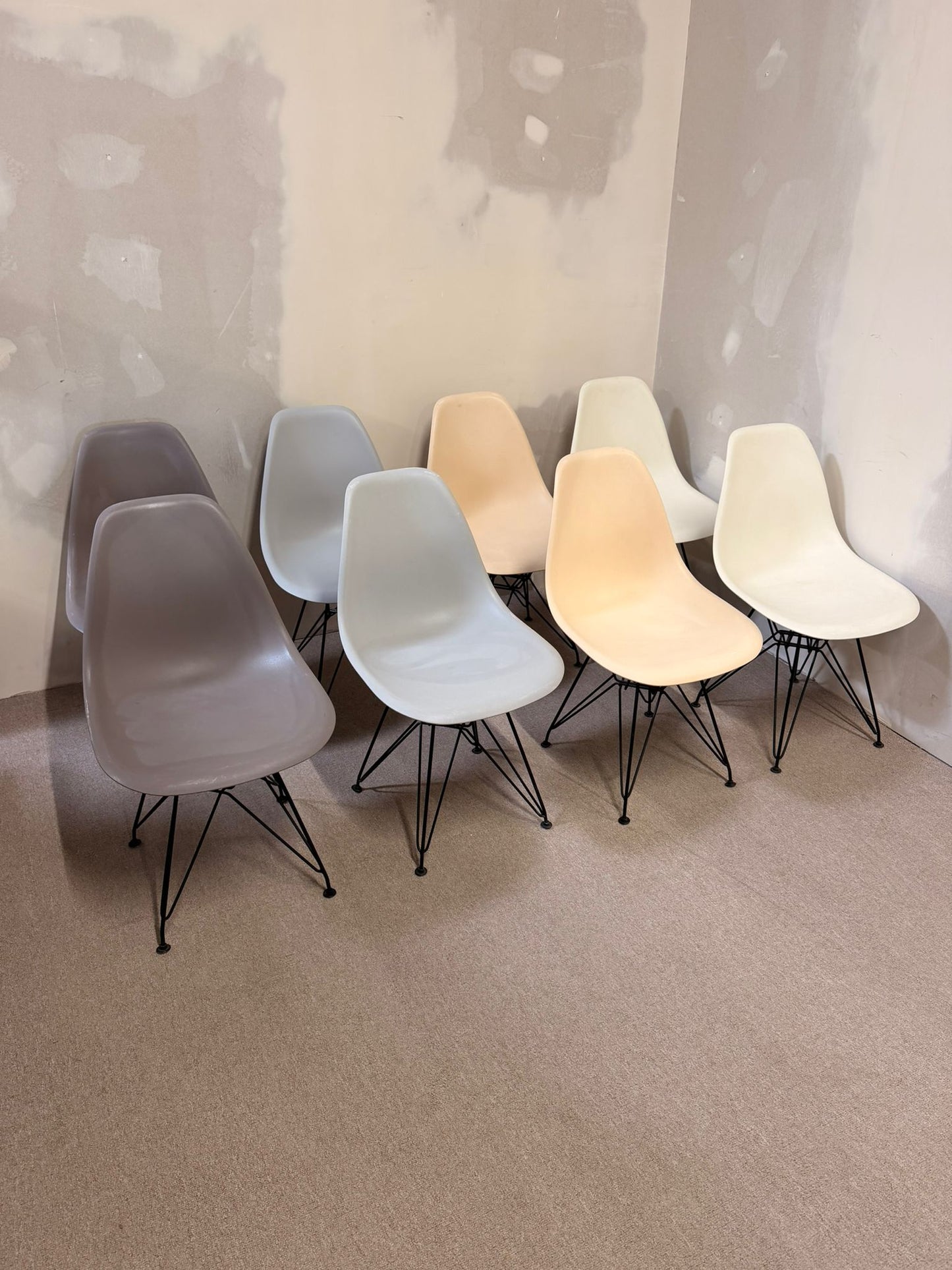 Design Schalenstuhl grau ähnlich wie Vitra Eames