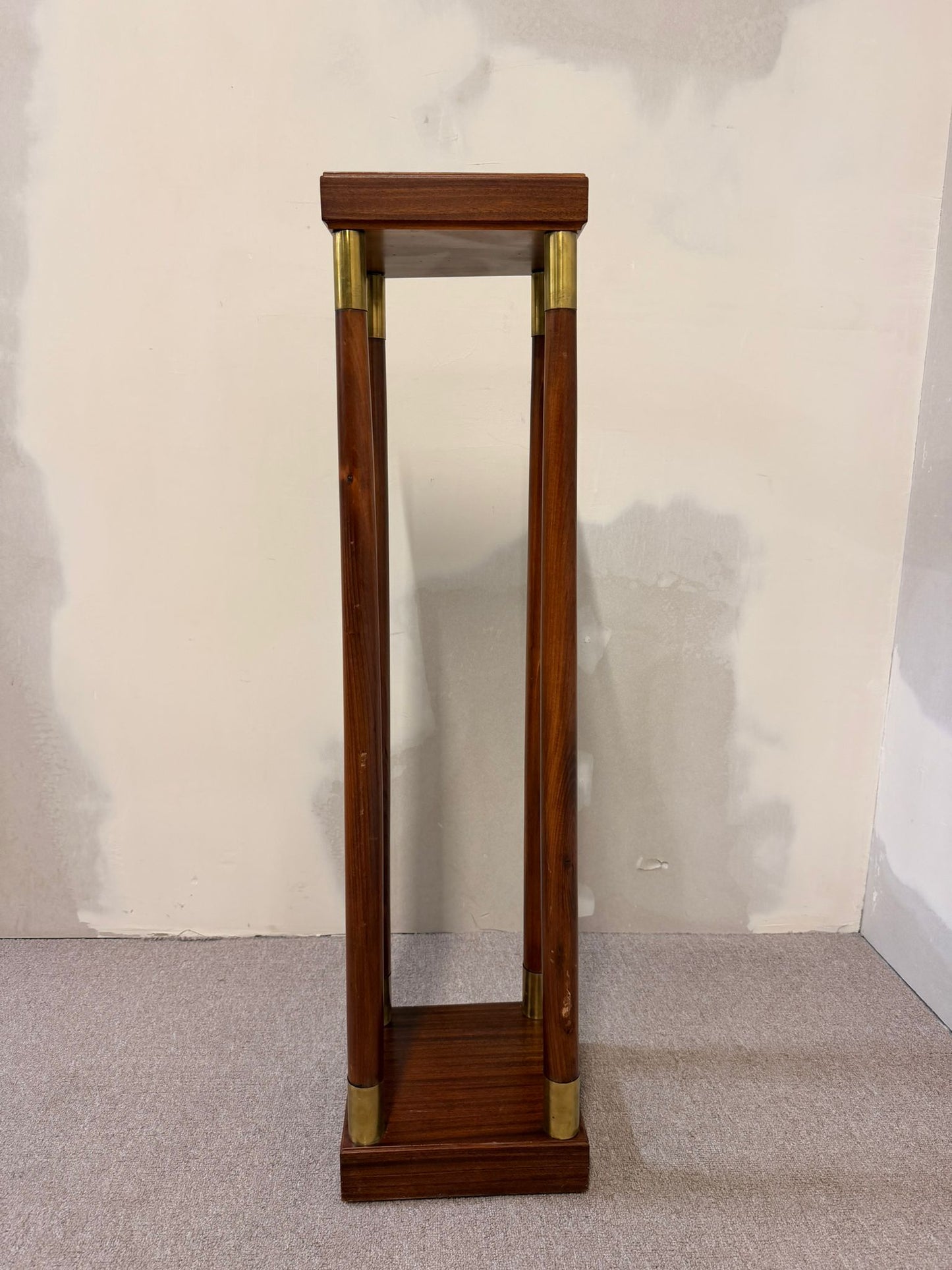 Italienische Empire Podest aus Holz und Messing, Säule