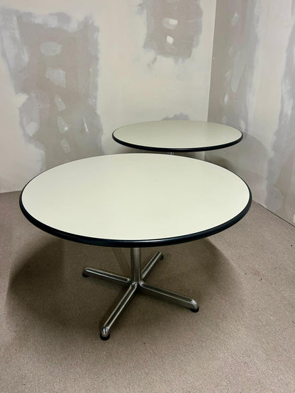 Runder Tisch mit weisser Platte + Chromfuss, Büro, 1x verf.