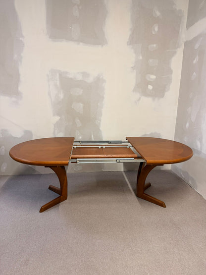 Mid Century Esstisch oval aus Holz ausziehbar in 2 Stufen