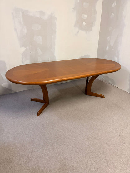 Mid Century Esstisch oval aus Holz ausziehbar in 2 Stufen