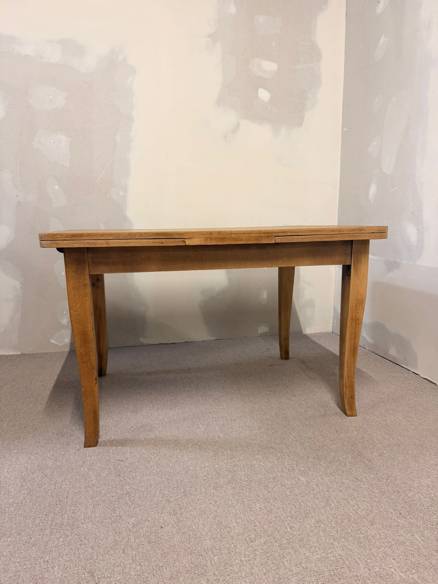 Vintage massivholz Esstisch, 2 Ausziehplatten integriert