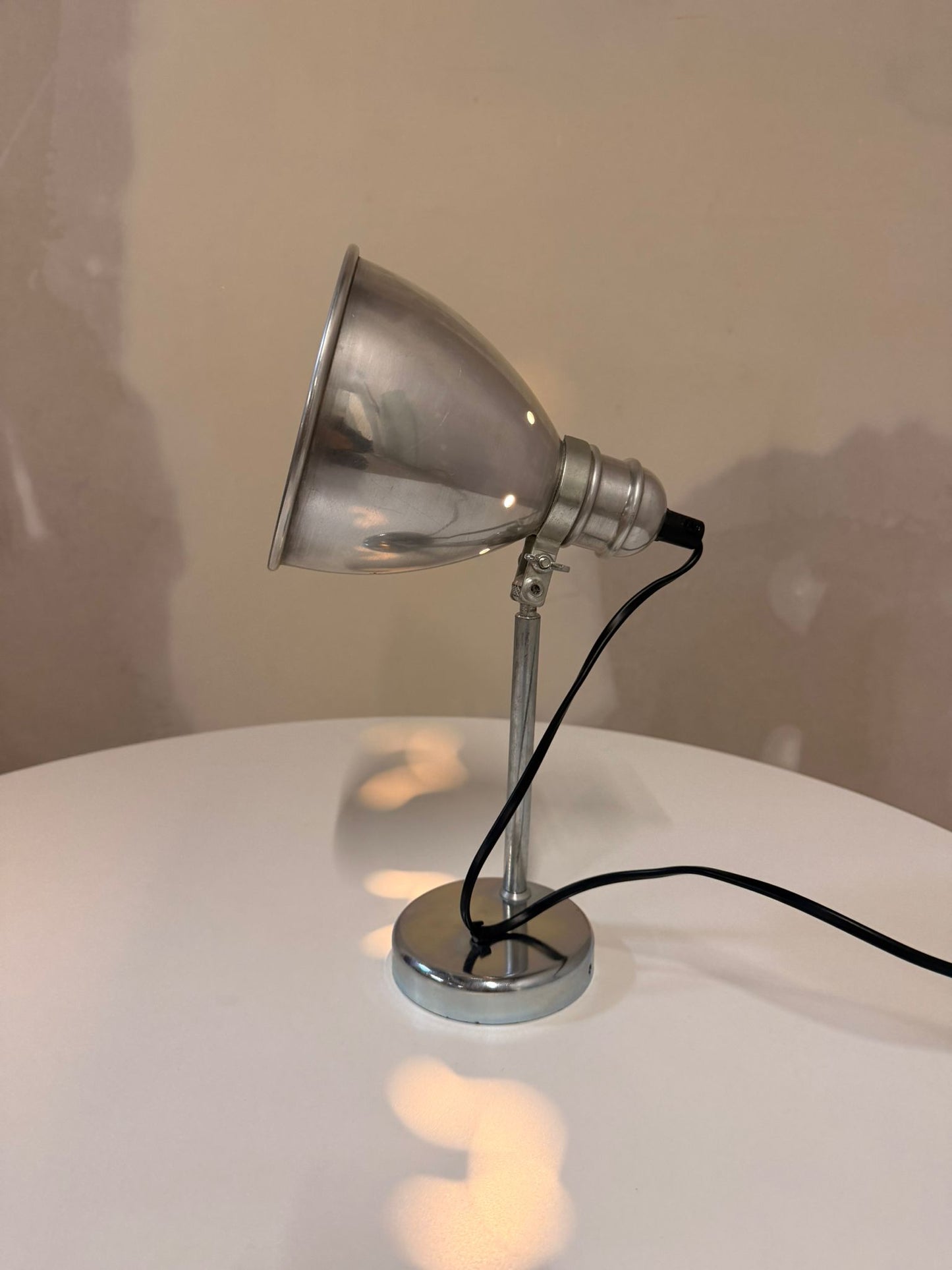 80er Jahre Retro Wandlampe aus Aluminium im Industrielook