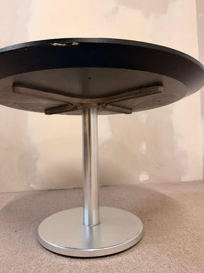 Runder Couchtisch mit Metallsockel im Tulip Stil