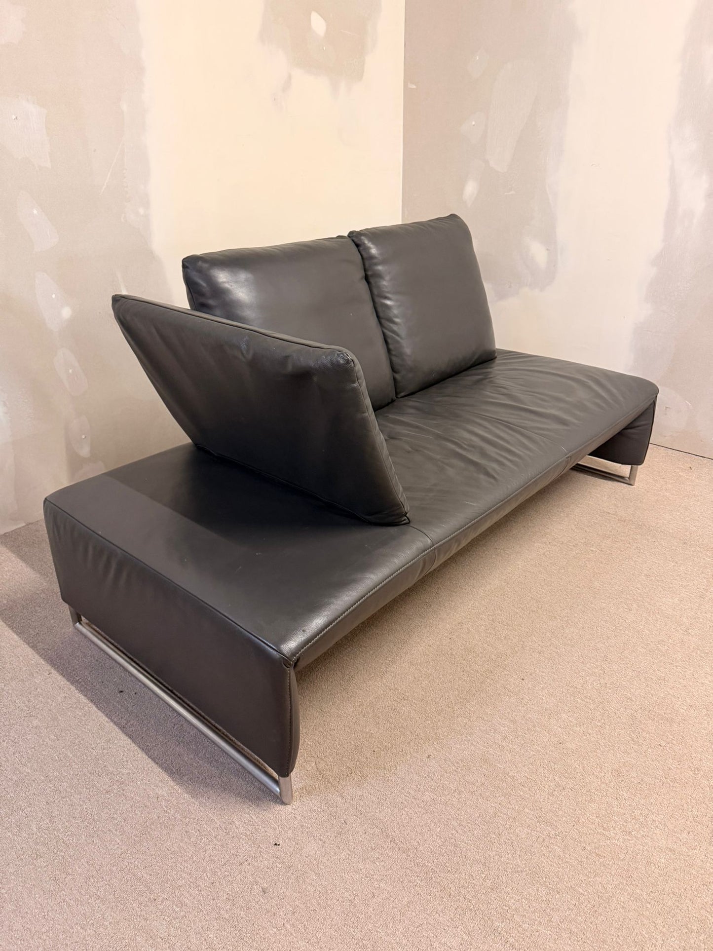 Koinor 2er Designersofa Ramon aus  Leder Grau, Metallfüsse