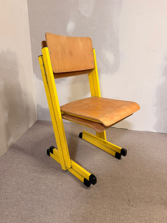 Vintage Schulstuhl in gelb, Stapelstühle für Kinder