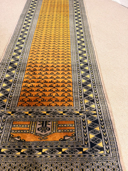 Orientalischer Teppich Läufer mit geometrischem Muster