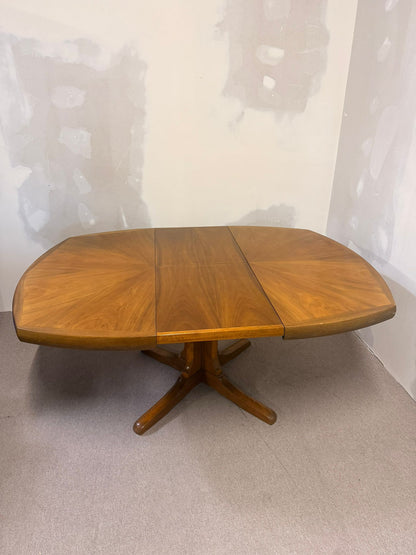 Dänischer ausziehbarer Mid Century Teak Esstisch