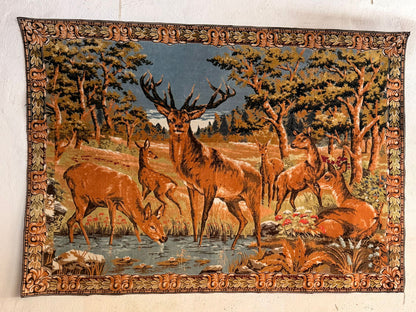 Gewebter vintage Wandteppich mit Hirschen und Rehen
