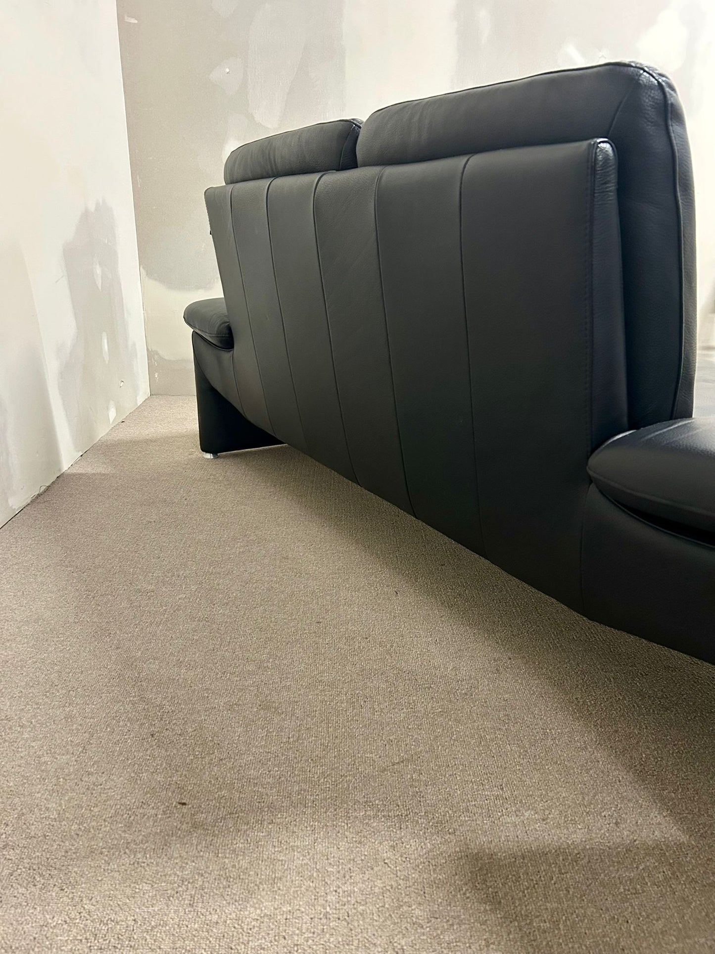 Leu Swiss Sofa schwarz Leder 2-Sitzer verstellbare Armlehnen