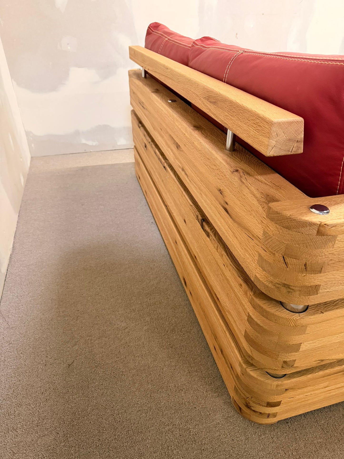 Massivholz Sofa rotes Leder Sprenger Möbel Schweiz