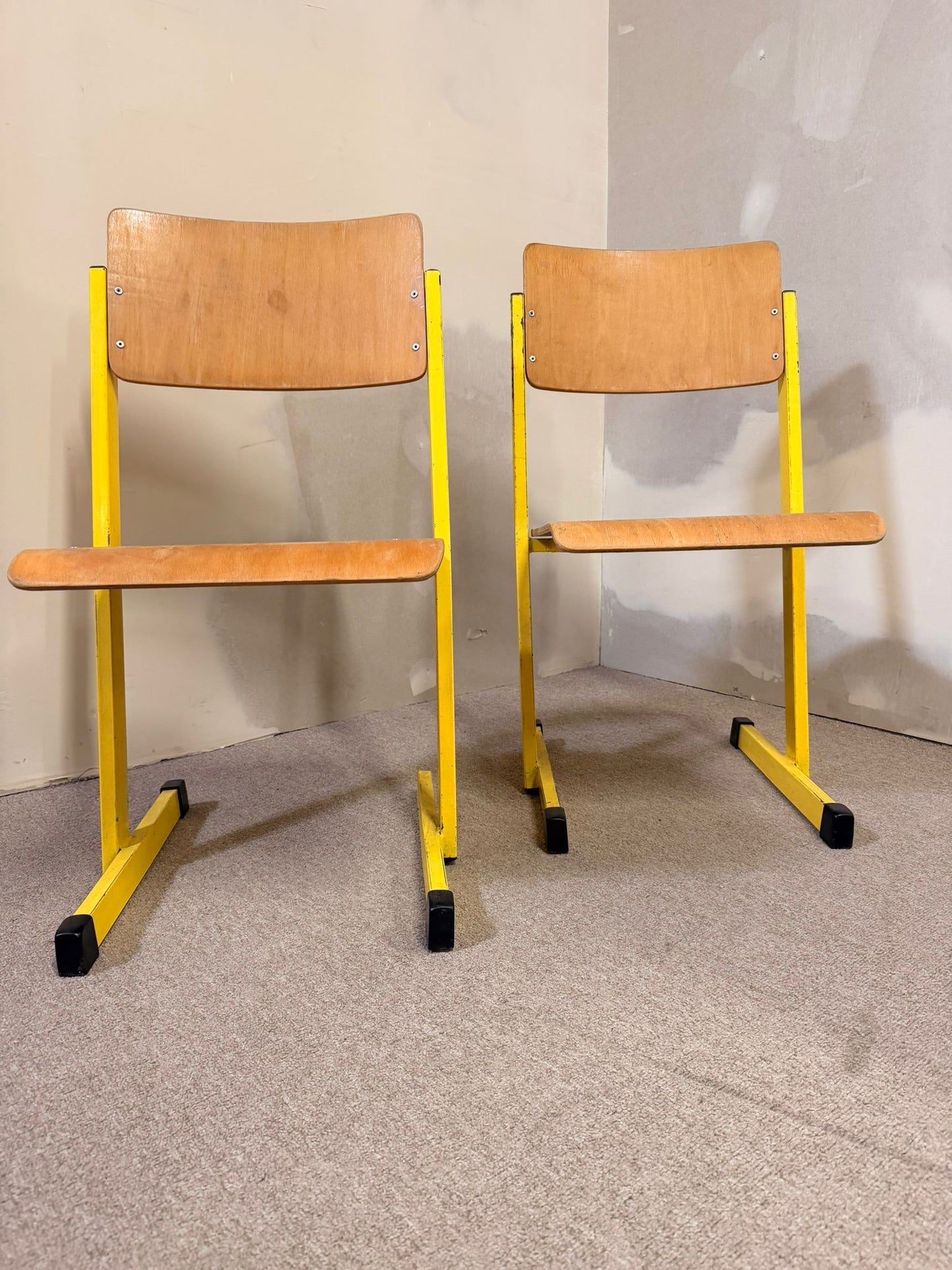 Vintage Schulstuhl in gelb, Stapelstühle für Kinder