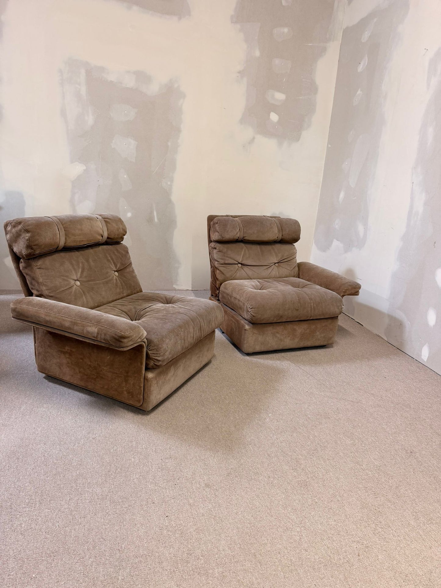 Italienisches modulares 70er Jahre Wildleder Sofa 2-Sitzer
