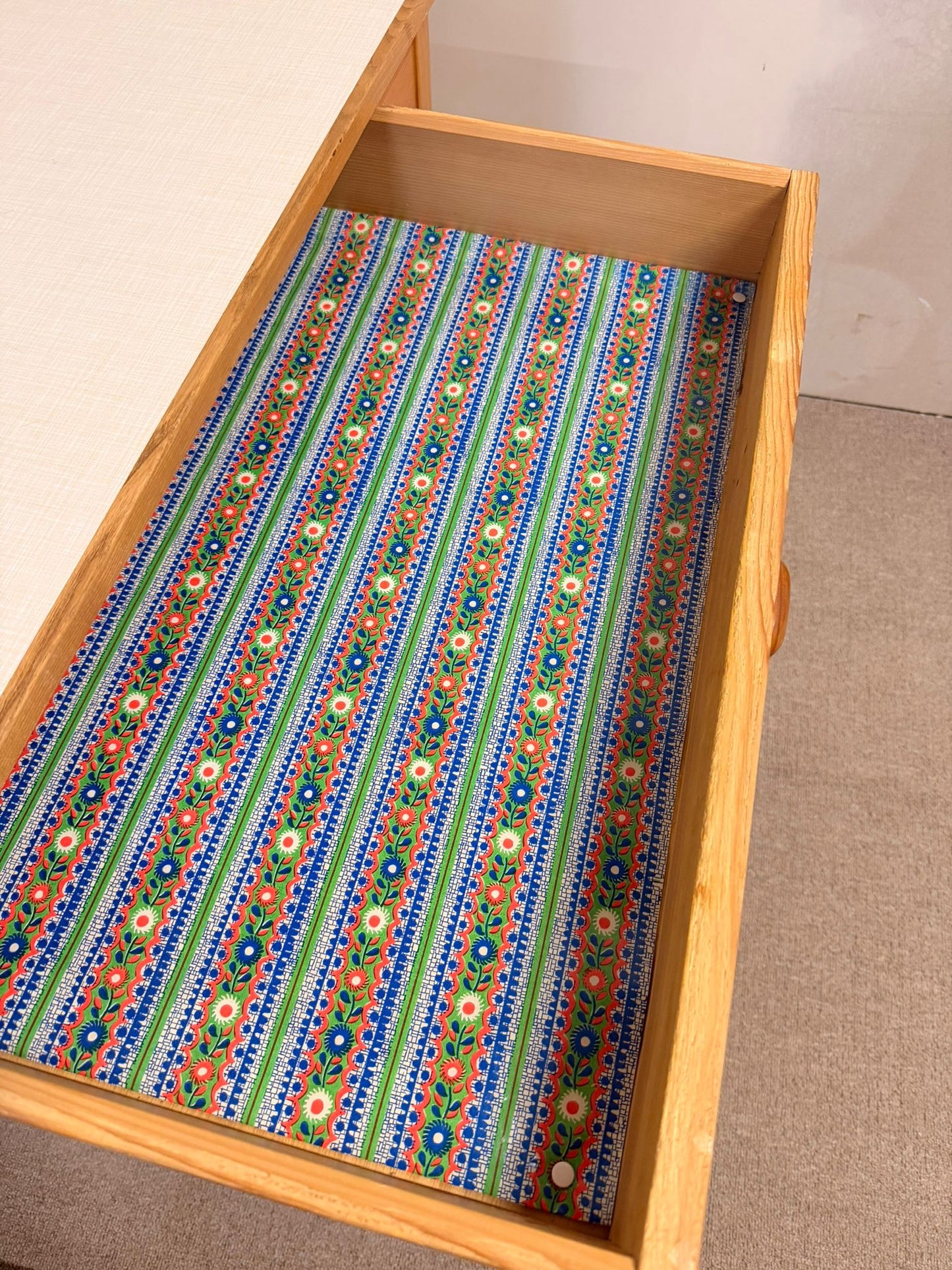 Vintage Esstisch Küchentisch mit Schublade und Resopalplatte