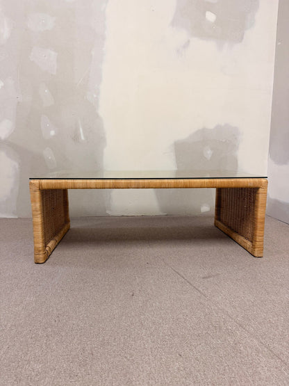Rattan Couchtisch im Coastal Stil mit Glasplatte
