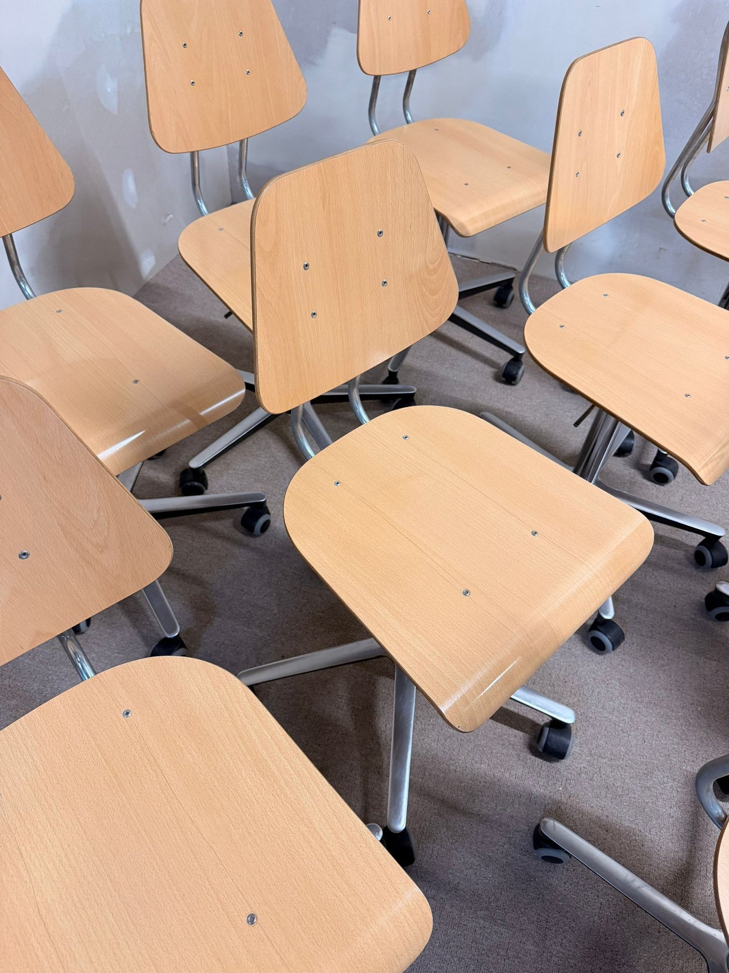 Schweizer Atelier Embru Schulstuhl Bürostuhl mit Rollen 38x