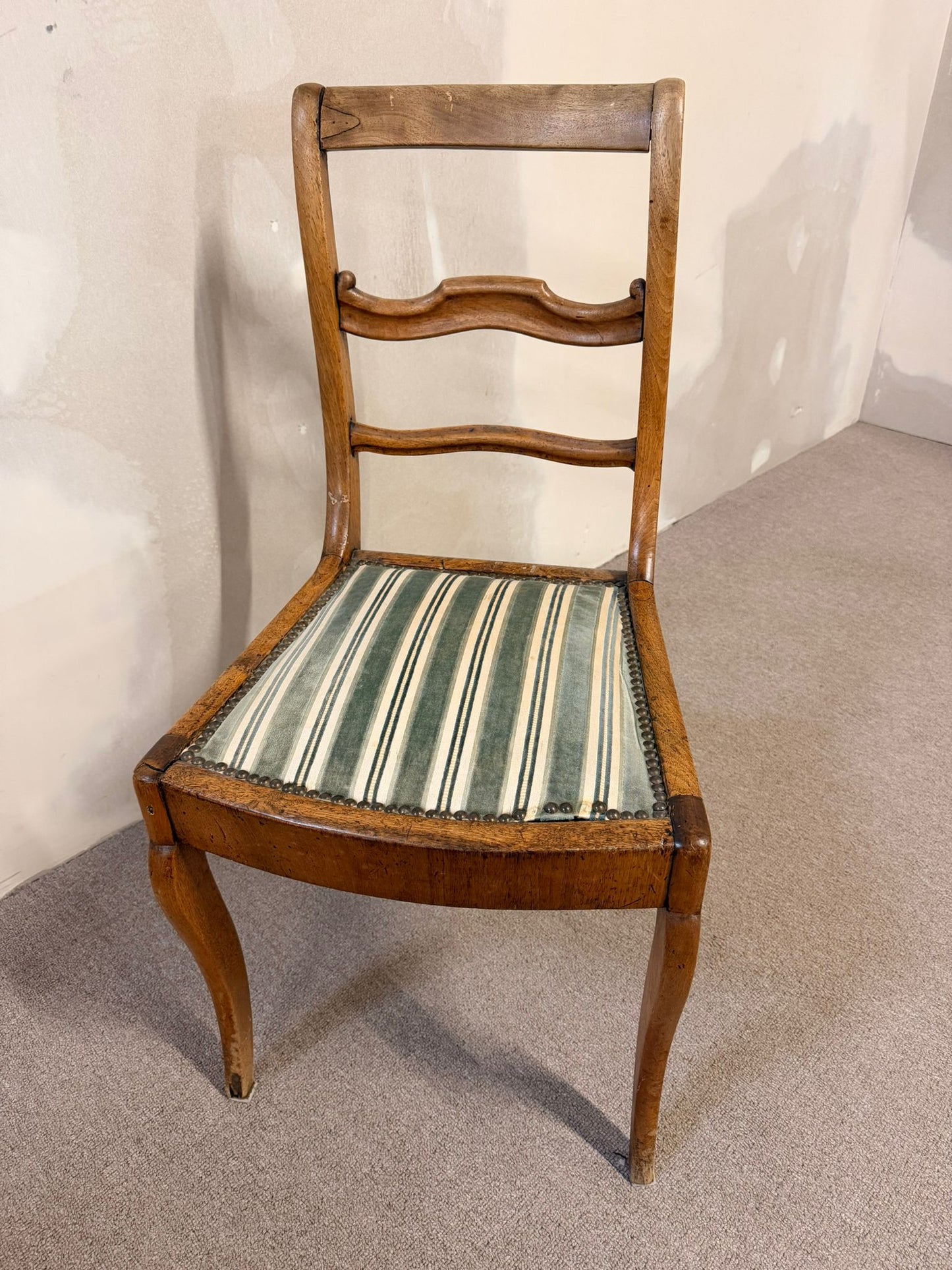 Antiker Biedermeier Landhaus Stuhl mit Polstersitz