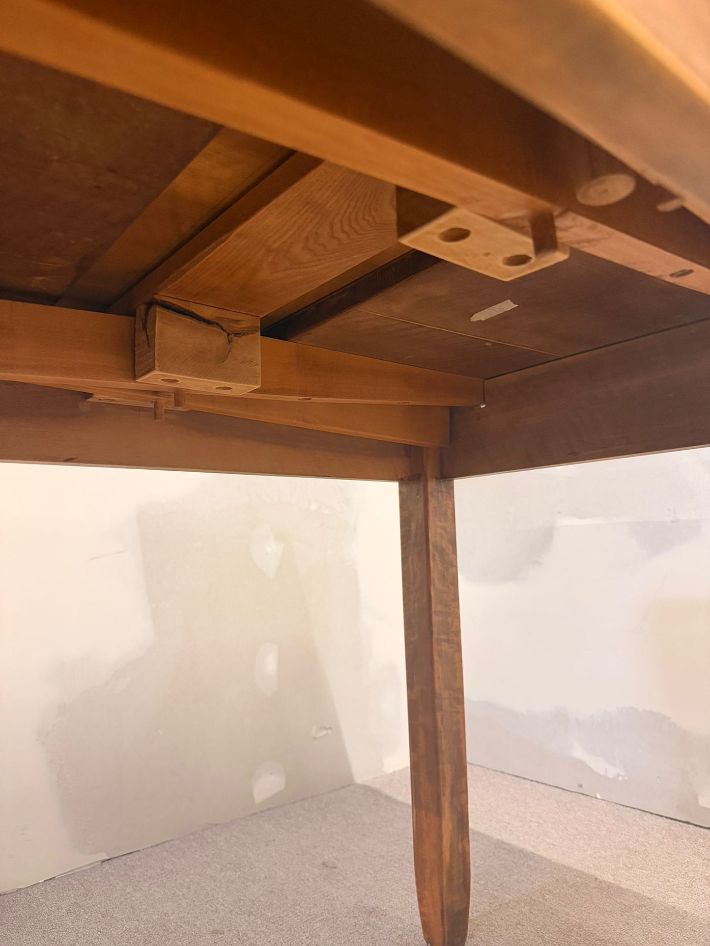 Rustikaler Massivholztisch, ausziehbar mit 2 Platten