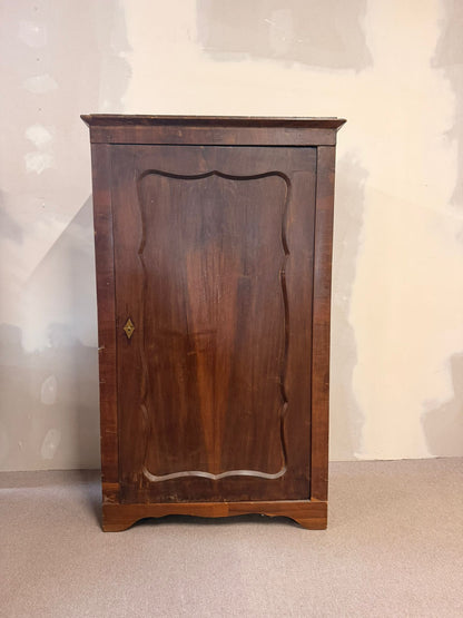 Antiker Biedermeier Schrank aus Holz mit Regalböden um 1930